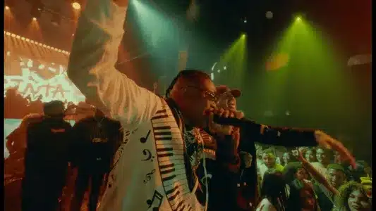 Ojos Café Lyrics [English Meaning] | Farruko | Renato