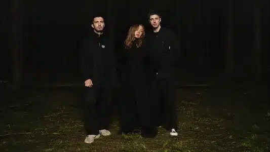 По Камушку Lyrics Meaning - Блюдце | Settlers