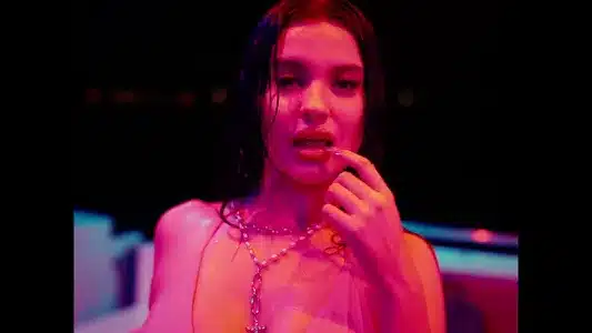 Polos Opuestos Lyrics Meaning (in English) - Dei V | Midnvght