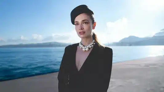 Seni Yazdım Lyrics {English Meaning} — Serra Arıtürk