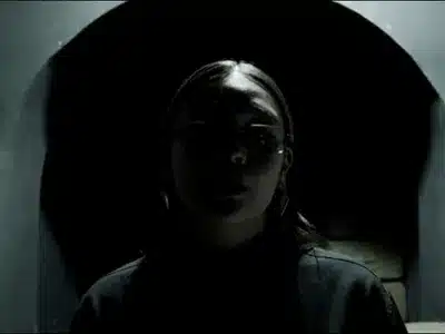 Shoot Lyrics English Meaning: Ия | Ния