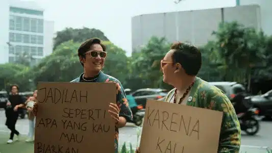 Sungguh Lebih Indah Begitu Lyrics Translation: Seruni | Daun Jatuh