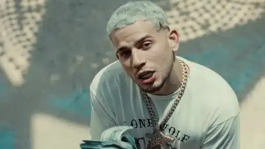 Tumbao Lyrics Meaning: Underwater | Dei V