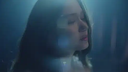 Wanna Be Yours (อยากให้เธอรัก) Lyrics Meaning (in English) - Violette Wautier