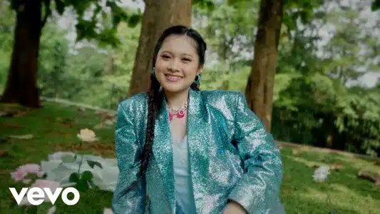 Yang Tersayang Lyrics {English Translation} – Risa Amel