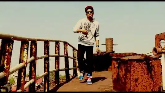 Aafat (Bombay 70) Lyrics Translation (in English): Naezy