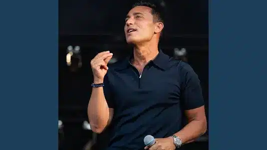 Aşkına Destan English Translation and Lyrics — Bülent Aris | Mustafa Sandal