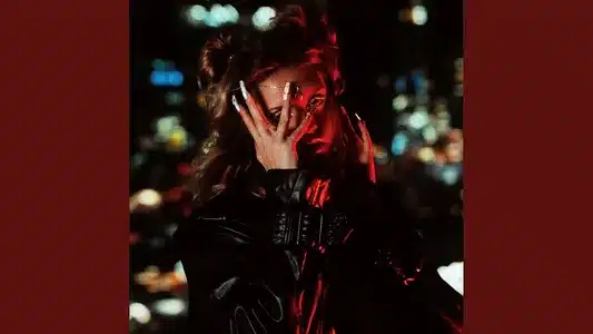 Бьётся Пульсом Lyrics With English Meaning - Яна Мартин