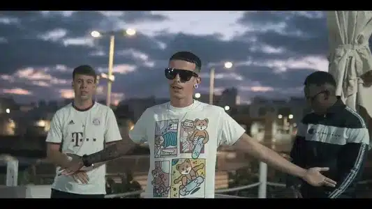 Cayó La Noche Lyrics With English Meaning: La Pantera | Quevedo