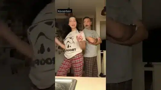 Derdin Ne Güzel Lyrics Meaning (in English) – Ezgi Ay'Da