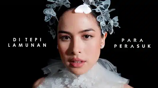 Di Tepi Lamunan Lyrics Translation (in English) | Maudy Ayunda