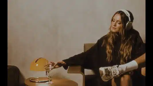 Guardei-Te Um Lugar Song Meaning & English Lyrics: Nena