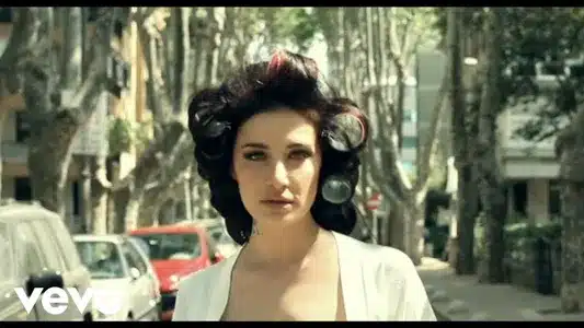 Hayran Lyrics Translation | Kafa Yüksek Kalp Kırık | Sıla