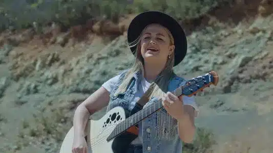 Hey Bro Lyrics Meaning - Eloïz | Eloïz