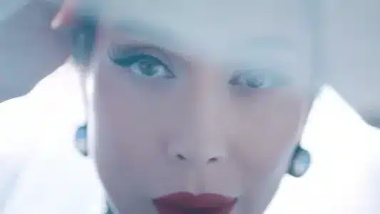 İNanamam Yalanlarına Lyrics Translated to English – Ece Gürsel