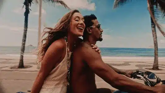 Jet Lag Lyrics English Meaning: Luiza | Luiza