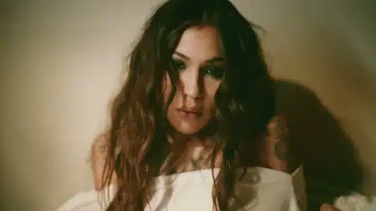 No Me Veas Así Translated Lyrics — Confesiones De Las Que Me Voy A Arrepentir | Emjay