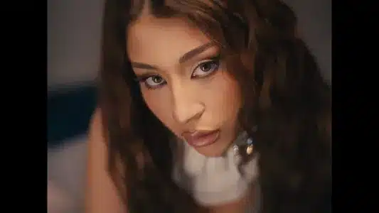 Pic De Dragoste Lyrics With English Translation — Nicole Cherry