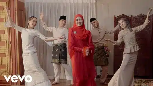 Raya Telah Tiba Lyrics [English Meaning] – Wany Hasrita