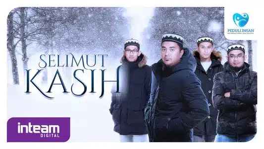 Selimut Kasih Lyrics (with English Meaning) - In Team